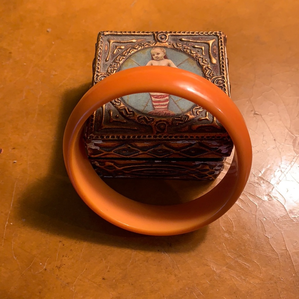 Bakelite (?)apricot colored bangle
